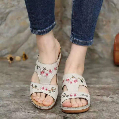 🌸 LIMITED-TIME 50% OFF! ✨ Women’s Open-Toe Platform Slippers – Comfortable, Versatile, Flower Accent 🩴